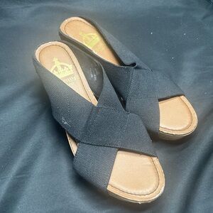 Crown Vintage wedges black 10